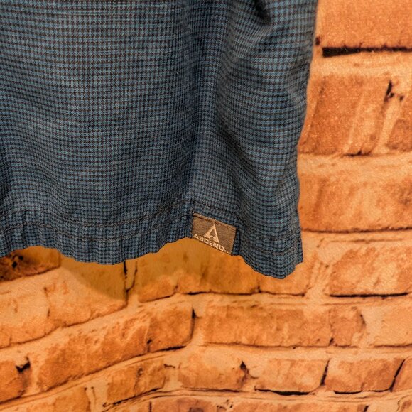 Ascend Short Sleeve Button Down Size Large - Picture 8 of 13